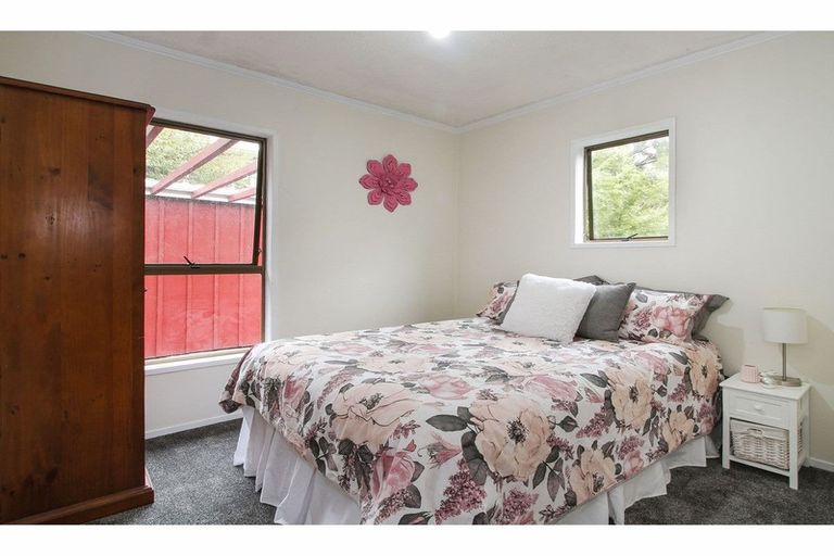 Photo of property in 74 Roberts Road, Glenfield, Auckland, 0629