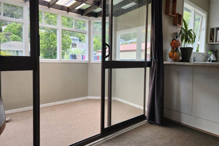 Photo of property in 63 Stokes Valley Road, Stokes Valley, Lower Hutt, 5019