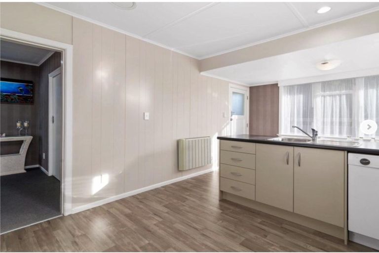 Photo of property in 5 Wingrove Road, Owhata, Rotorua, 3010