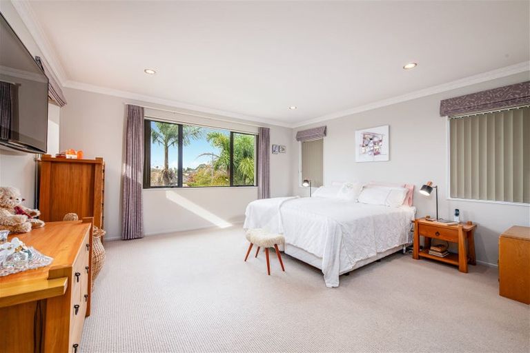 Photo of property in 34 Sapperton Drive, Henderson, Auckland, 0612