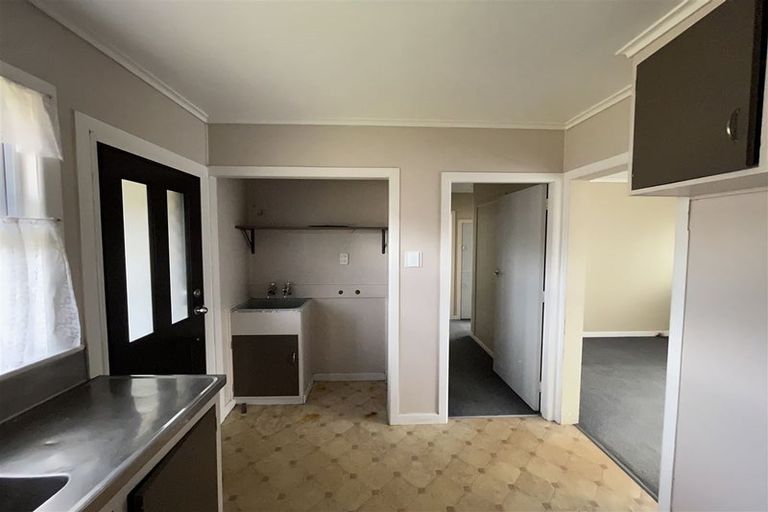 Photo of property in 1/116 Te Atatu Road, Te Atatu South, Auckland, 0610