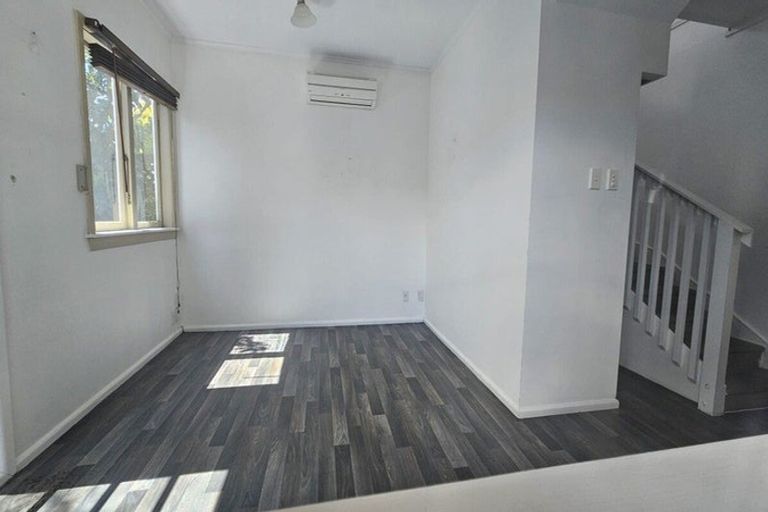 Photo of property in 810 Heretaunga Street East, Parkvale, Hastings, 4122