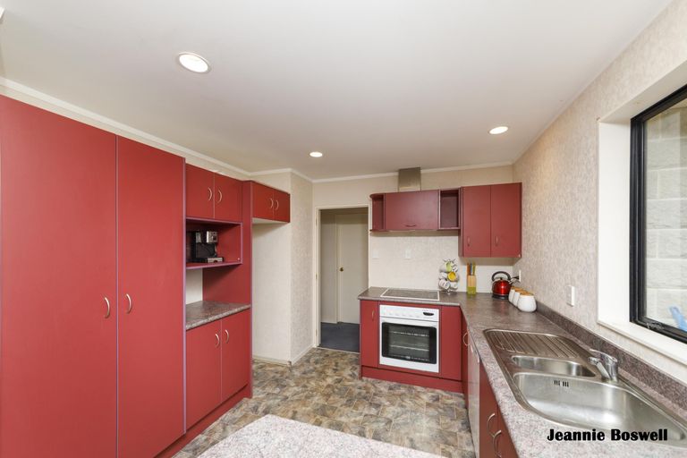 Photo of property in 20 Aspen Way, Kelvin Grove, Palmerston North, 4414