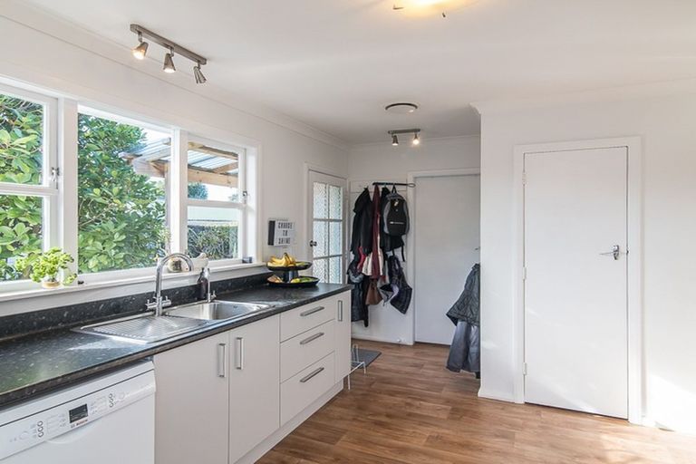 Photo of property in 6 Michael Road, Paraparaumu Beach, Paraparaumu, 5032