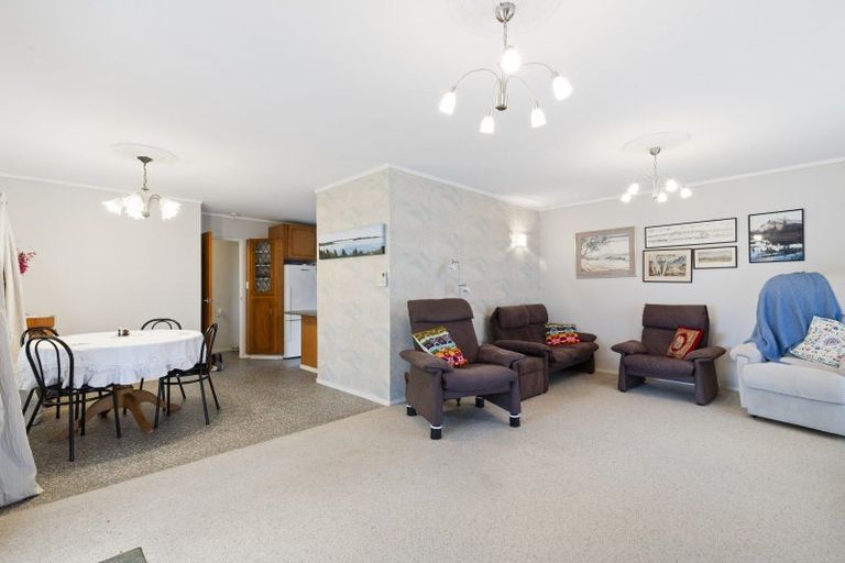 Photo of property in 8 Godwit Place, Waiuku, 2123