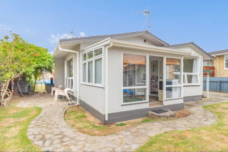 Photo of property in 12 Regal Street, Levin, 5510