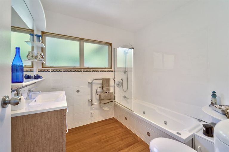 Photo of property in 53 Duncansby Road, Stanmore Bay, Whangaparaoa, 0932