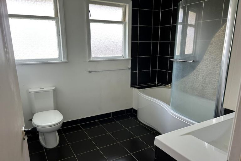 Photo of property in 19 Miro Street, Merrilands, New Plymouth, 4312