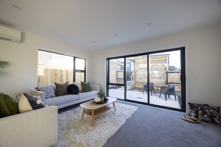 Photo of property in 2 Tarapuka Road, Kenepuru, 5022