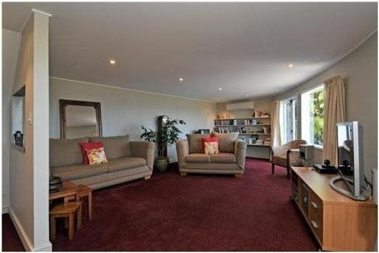 Photo of property in 51 Harbour View Road, Northland, Wellington, 6012