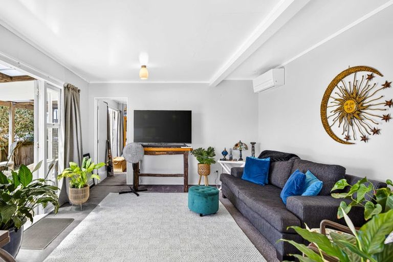Photo of property in 1/6 Sundown Avenue, Manly, Whangaparaoa, 0930
