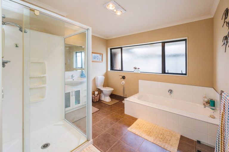 Photo of property in 36 Tennyson Avenue, Kelvin Grove, Palmerston North, 4414