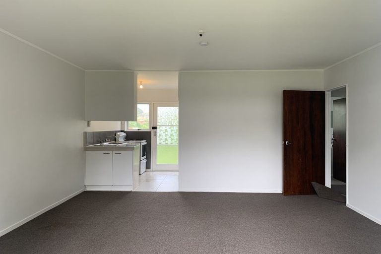 Photo of property in 3/11 Alston Avenue, Kelston, Auckland, 0602