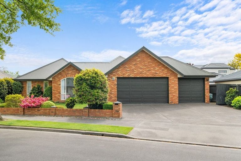 Photo of property in 12 Chesterfield Mews, Russley, Christchurch, 8042