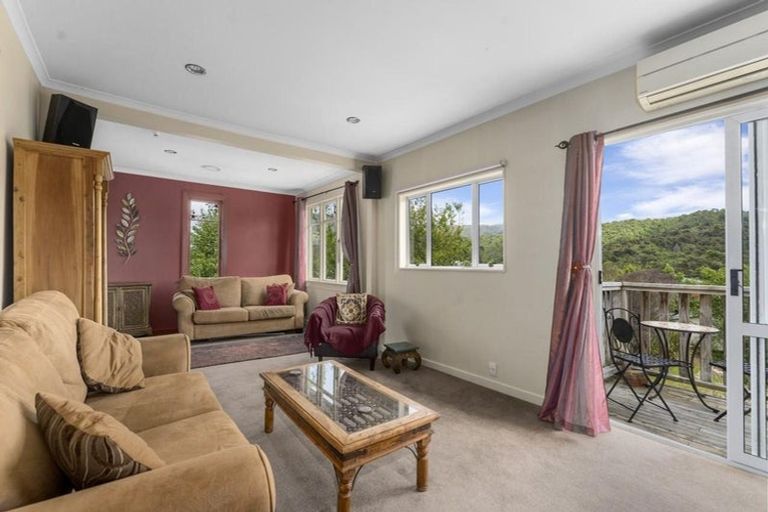 Photo of property in 92 Milton Terrace, Picton, 7220