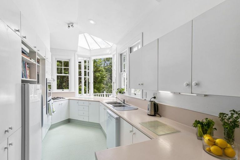 Photo of property in 31 Maarama Crescent, Aro Valley, Wellington, 6021