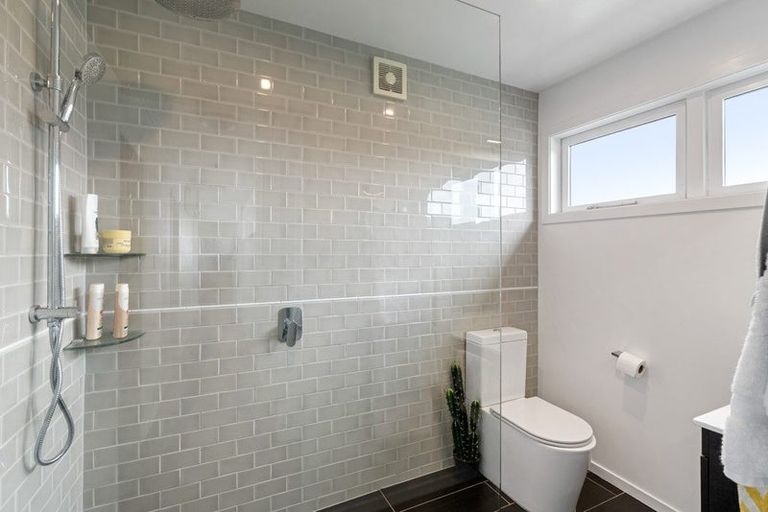 Photo of property in 11 Cavendish Square, Strathmore Park, Wellington, 6022