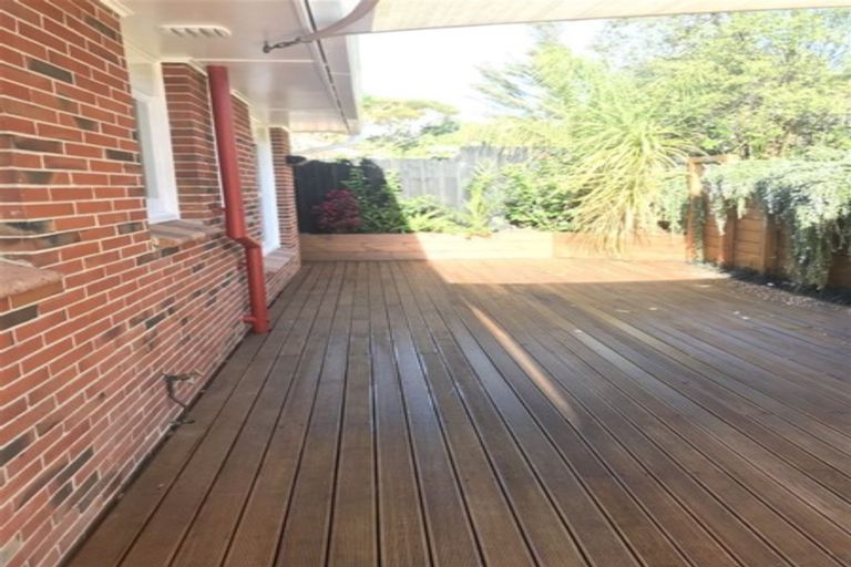 Photo of property in 19 Hartley Terrace, Massey, Auckland, 0614