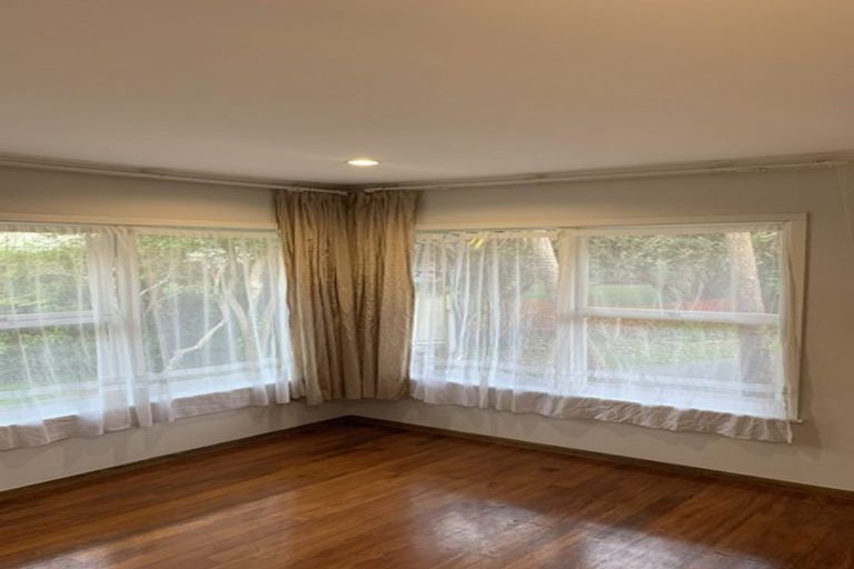 Photo of property in 1/6 Catalina Crescent, Forrest Hill, Auckland, 0620
