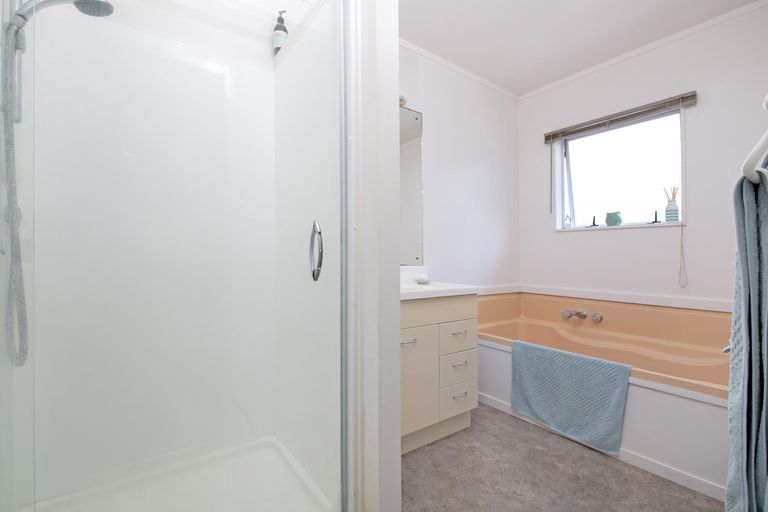 Photo of property in 58 De Quincey Terrace, Highland Park, Auckland, 2010