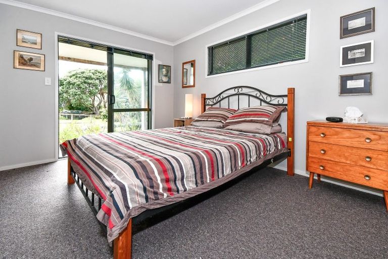 Photo of property in 130 Maunsell Road, Port Waikato, 2695