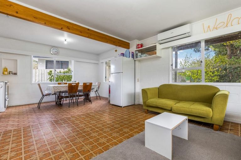 Photo of property in 12 Finlow Drive, Te Atatu South, Auckland, 0610