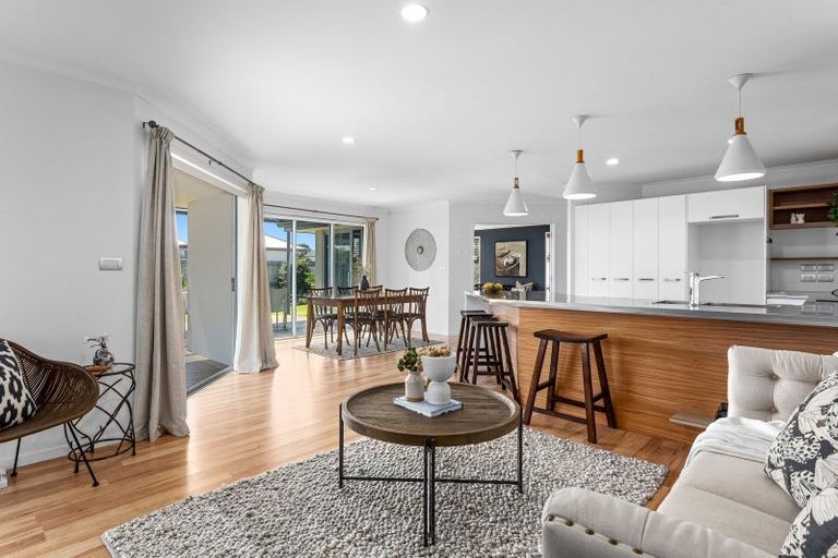 Photo of property in 15 Dawn Parade, Coastlands, Whakatane, 3120