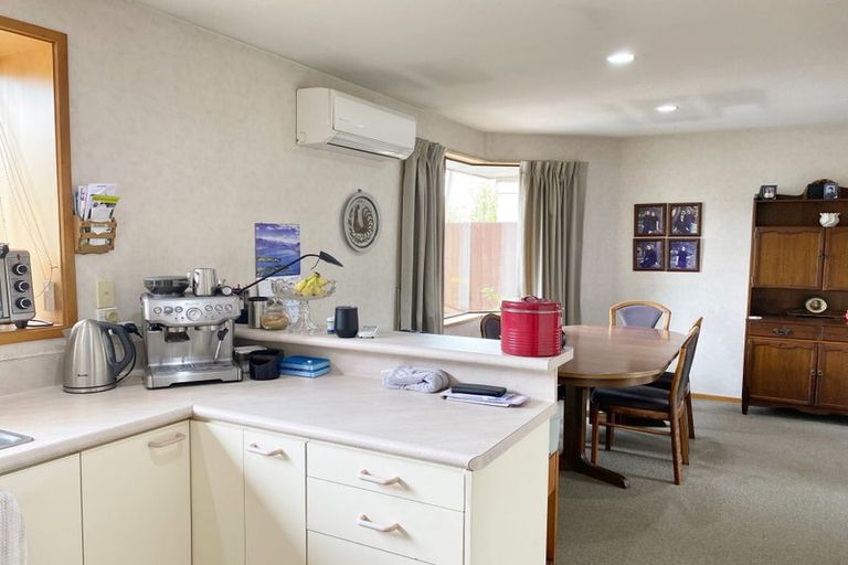 Photo of property in 32 Bowen Street, Upper Riccarton, Christchurch, 8041