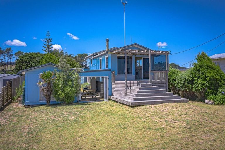 Photo of property in 33 Birds Beach Road, Tapora, 0977