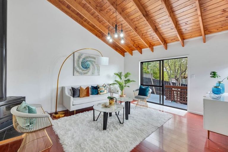 Photo of property in 2/22 Bronzewing Terrace, Unsworth Heights, Auckland, 0632