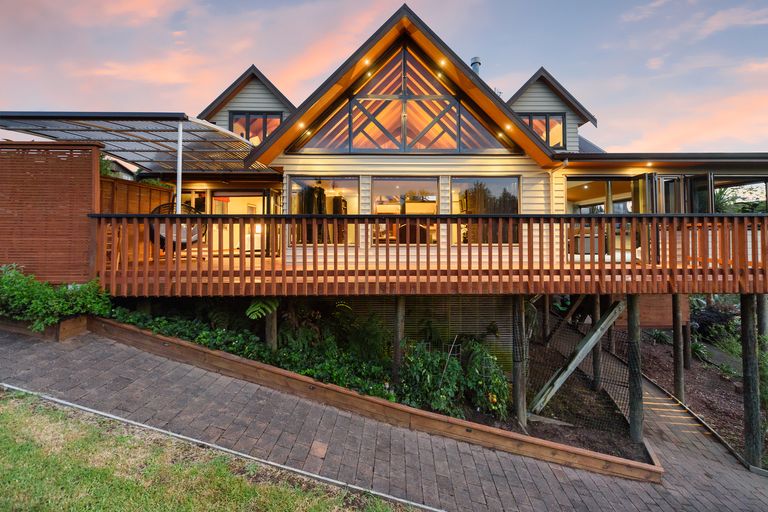 Photo of property in 17 Roger Guy Place, Welcome Bay, Tauranga, 3175