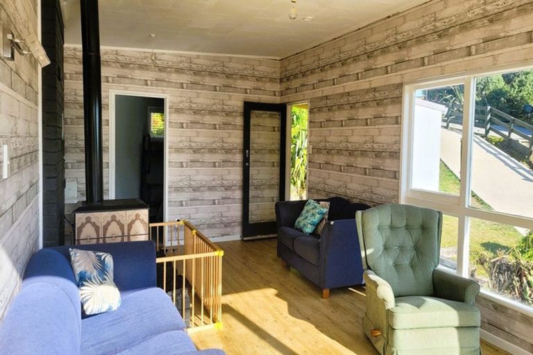 Photo of property in 12 Takarei Terrace, Mokau, 4376