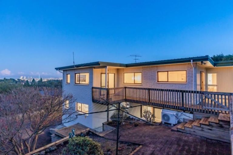 Photo of property in 89 Chelsea View Drive, Chatswood, Auckland, 0626