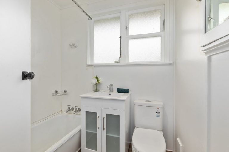 Photo of property in 392 Cambridge Terrace, Naenae, Lower Hutt, 5011