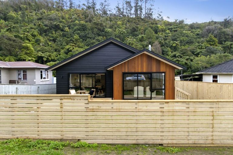 Photo of property in 38 Sunny Grove, Wainuiomata, Lower Hutt, 5014