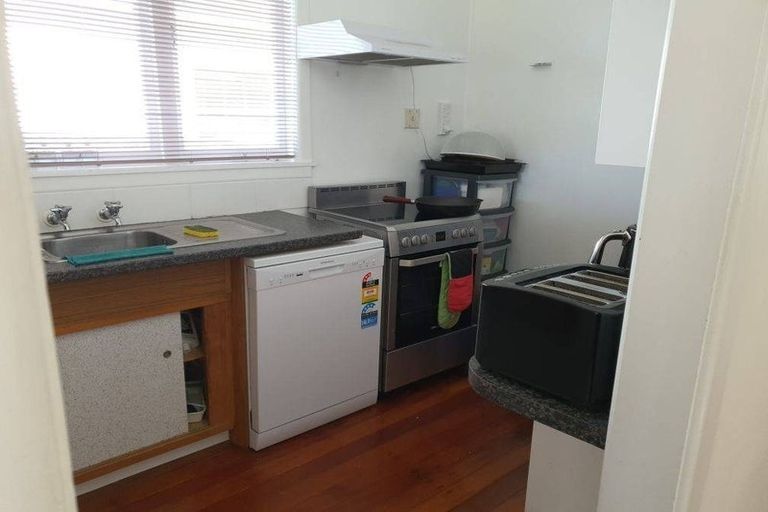 Photo of property in 16 Bangor Street, Point Chevalier, Auckland, 1022