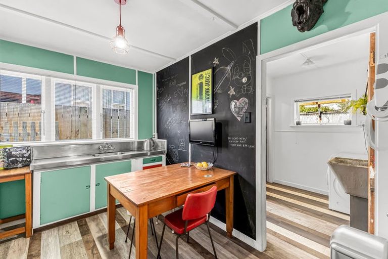 Photo of property in 9 Parris Street, Moturoa, New Plymouth, 4310