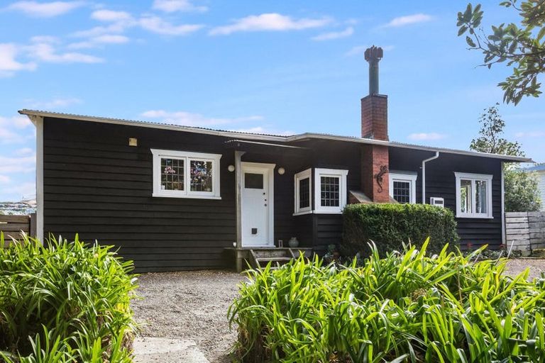 Photo of property in 62 Main Road, Titahi Bay, Porirua, 5022