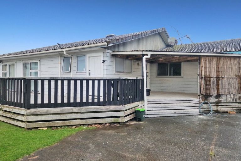 Photo of property in 32 Becker Drive, Weymouth, Auckland, 2103