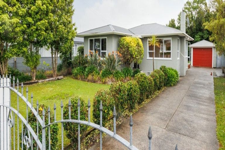 Photo of property in 4 Eton Place, Terrace End, Palmerston North, 4410
