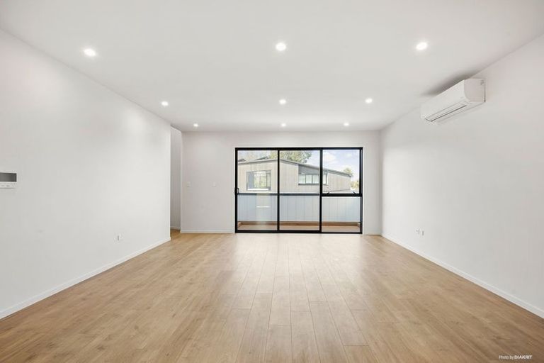 Photo of property in 2/258 Lake Road, Hauraki, Auckland, 0622