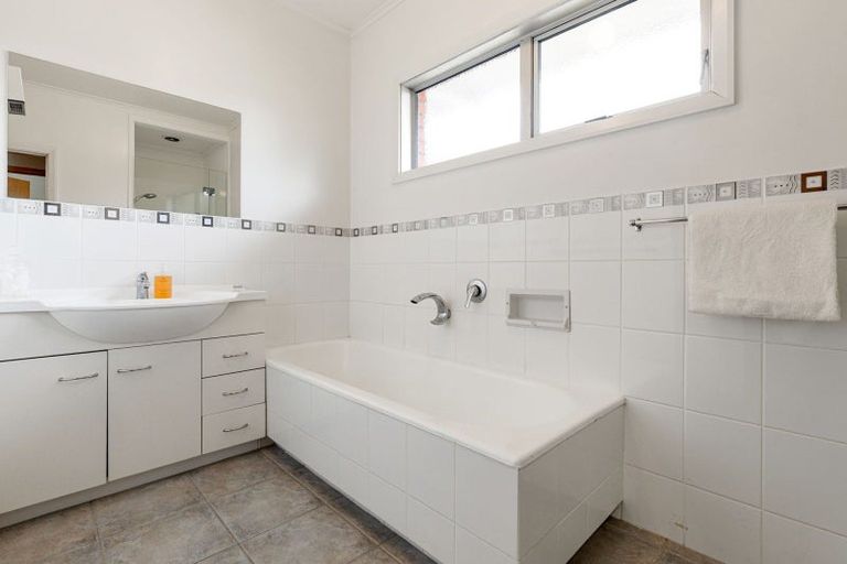 Photo of property in 24 Queen Street, Cambridge, 3434