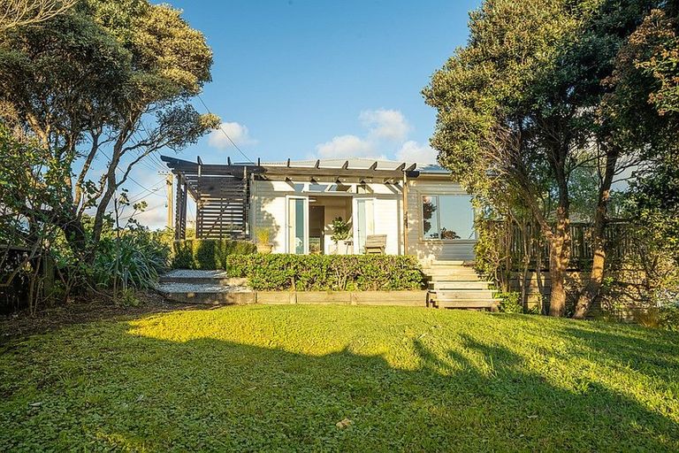 Photo of property in 36 Aperahama Street, Paekakariki, 5034