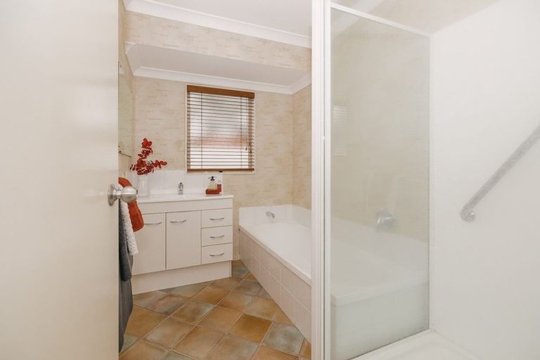 Photo of property in 39 Parnell Heights Drive, Kelvin Grove, Palmerston North, 4414