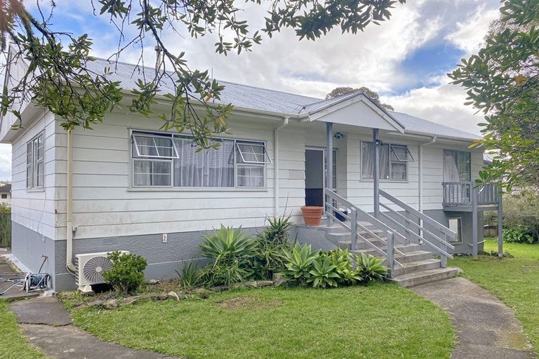Photo of property in 25 Fitzherbert Avenue, West Harbour, Auckland, 0618