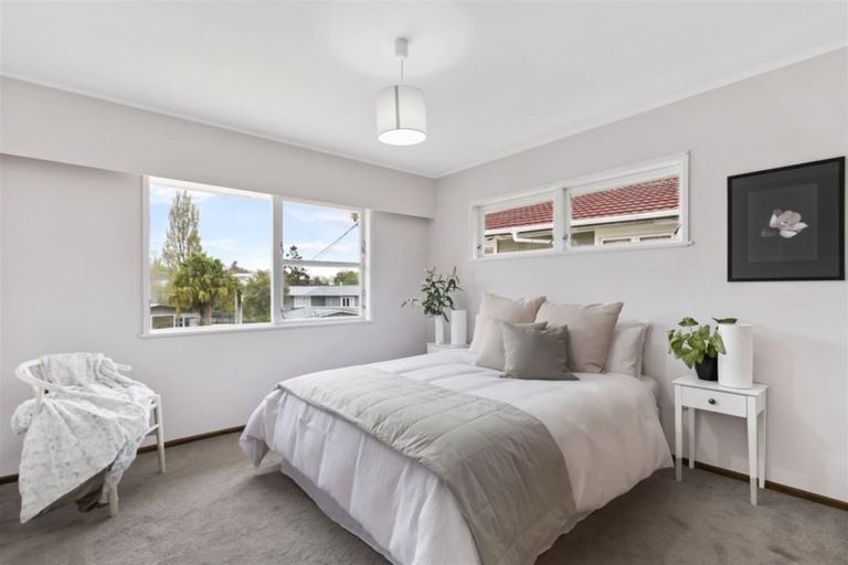 Photo of property in 14 Jonathan Place, Sunnynook, Auckland, 0620