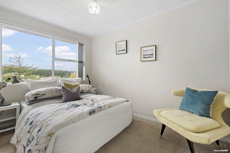 Photo of property in 1/10 Mcquoid Place, Glenfield, Auckland, 0629