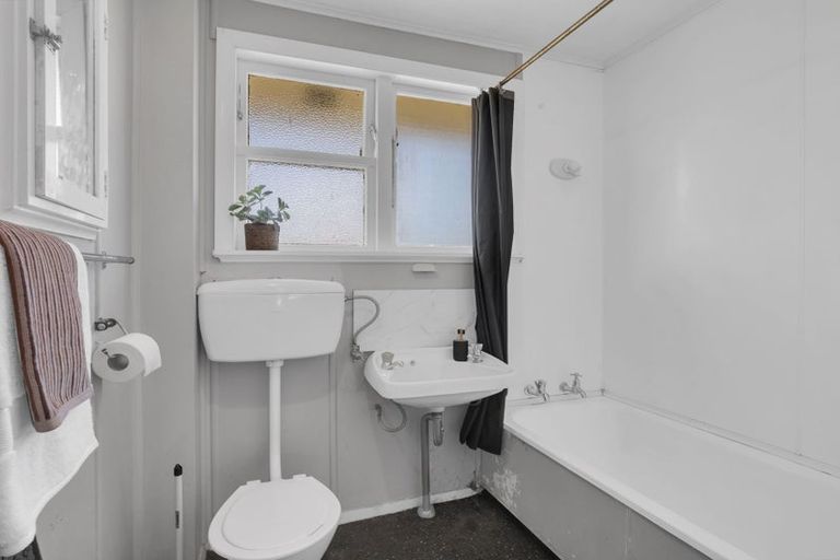 Photo of property in 33 Matipo Street, Castlecliff, Whanganui, 4501