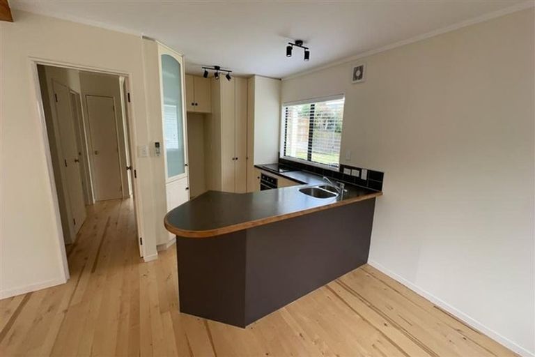 Photo of property in 2/14 Gordon Avenue, Milford, Auckland, 0620