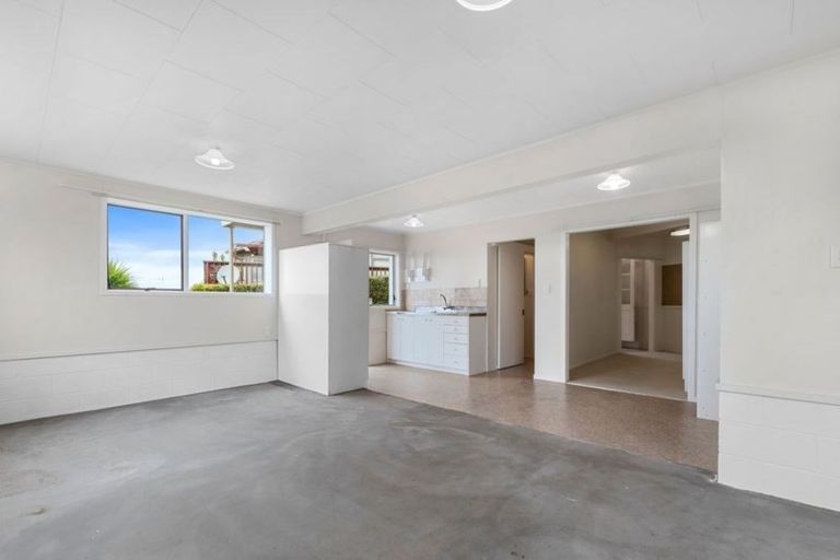 Photo of property in 81 Juniper Road, Sunnynook, Auckland, 0620